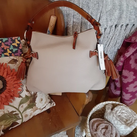 Dooney & Bourke Tan Pebble Grain Hobo Bag Brand New - Picture 4 of 15